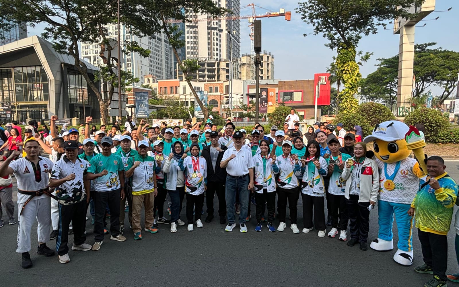 KONI Tangsel Gelar Kirab Atlet Berprestasi Menjelang Pembukaan Porkot 2024 Foto : Dzikri