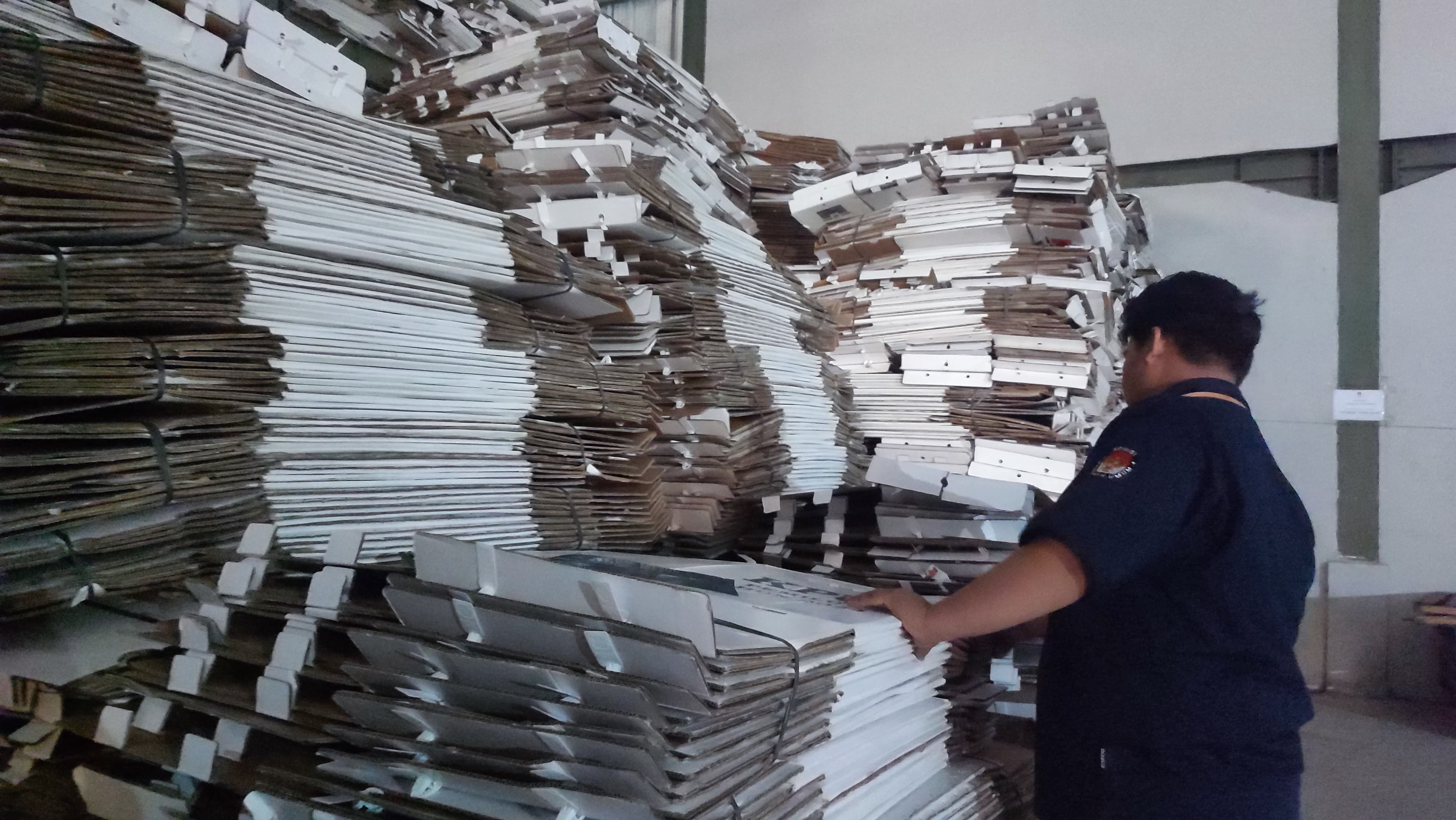 Logistik Pilkada 2024 Mulai Tiba, 20 Bilik Suara Rusak KPU Kota Tangsel sedang mempersiapkan logistik Pilkada Kota Tangsel.(dra)