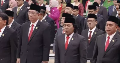 Momen Unik Pelantikan Anggota Dewan, Teriak Uhuy saat Wajah Komeng Muncul di Layar Foto : Ist