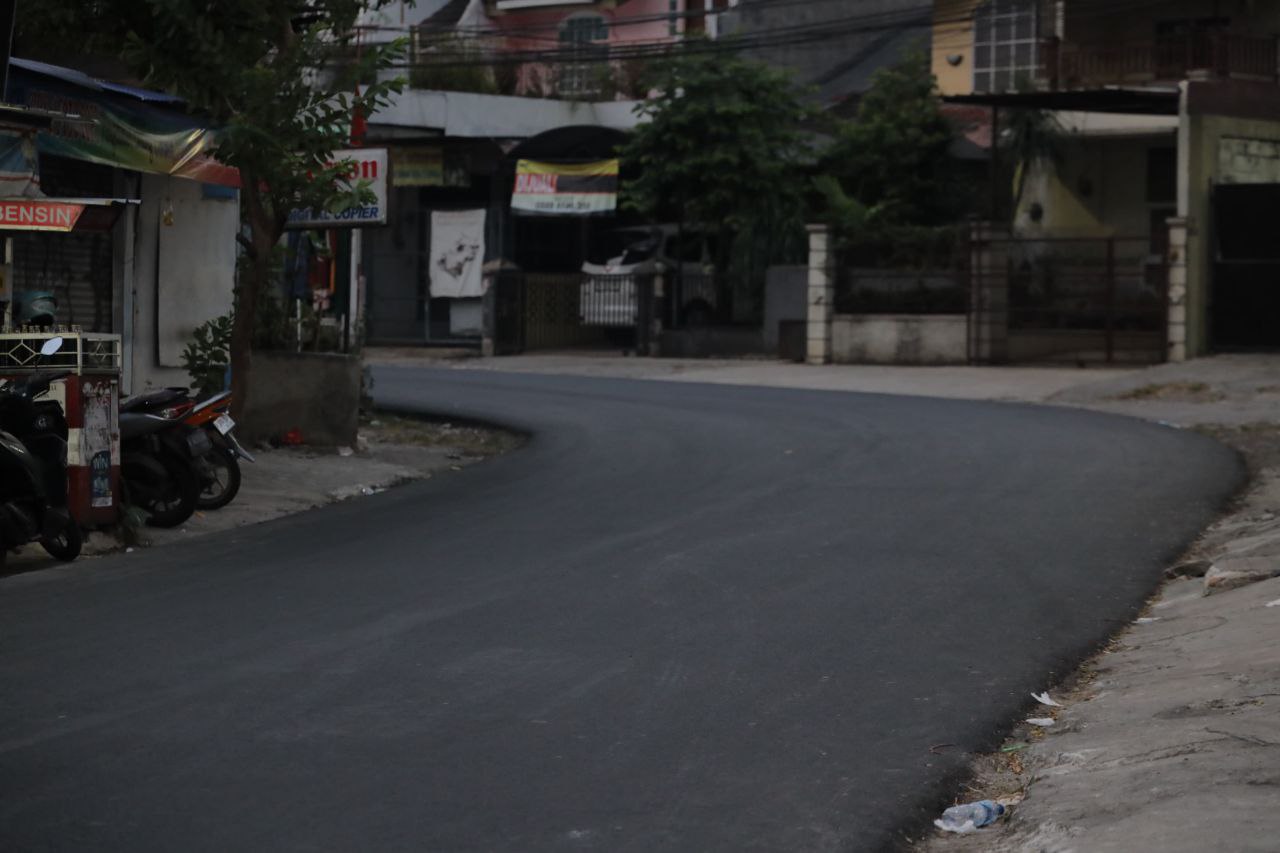 Pemkot Tangsel Perbaiki Akses Jalan Reni Jaya, Tingkatkan Kenyamanan dan Keamanan Masyarakat Perbaikan akses jalan masyarakat di Jalan Reni Jaya – Witana Harja, Pamulang, Kota Tangsel. (Dok. Humas Pemkot Tangsel)