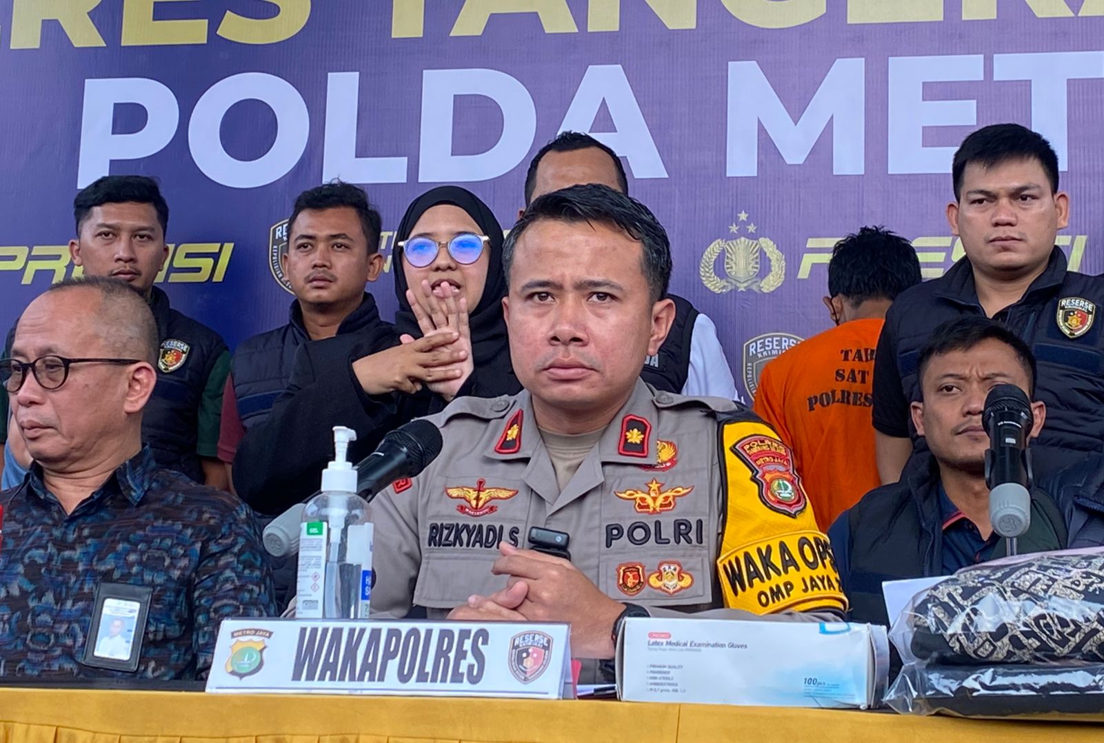 Penculik 3 Murid SD Di Tangsel Residivis Kasus Pencabulan Wakapolres Tangsel, Kompol Rizkyadi Saputro, saat menggelar press conference di Mapolres Tangsel, Kamis (3/10).(dra)