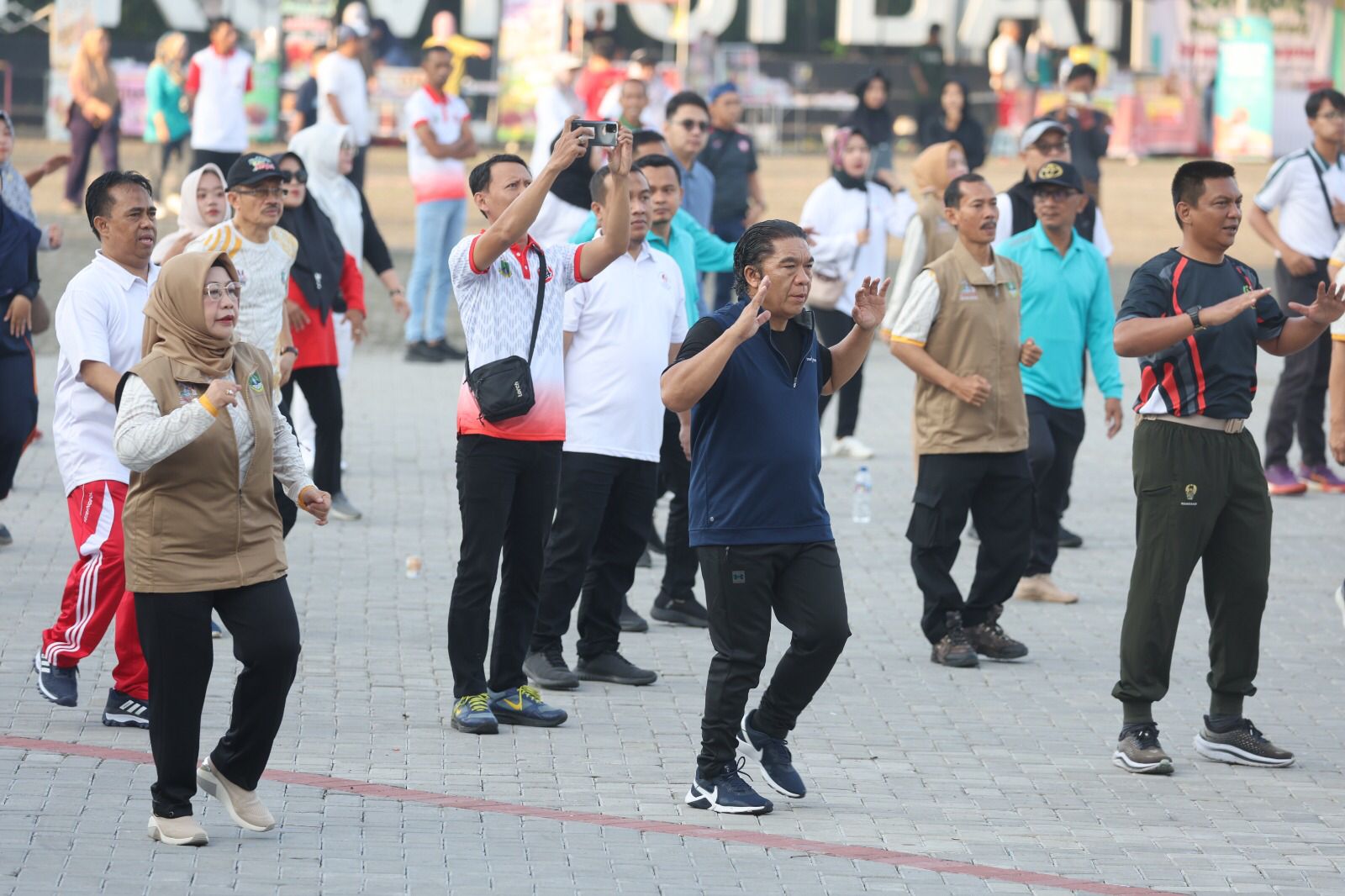 Pj Gubernur Banten Ajak Pegawai Jaga Kesehatan dan Rutin Berolahraga Foto : Humas Pemprov