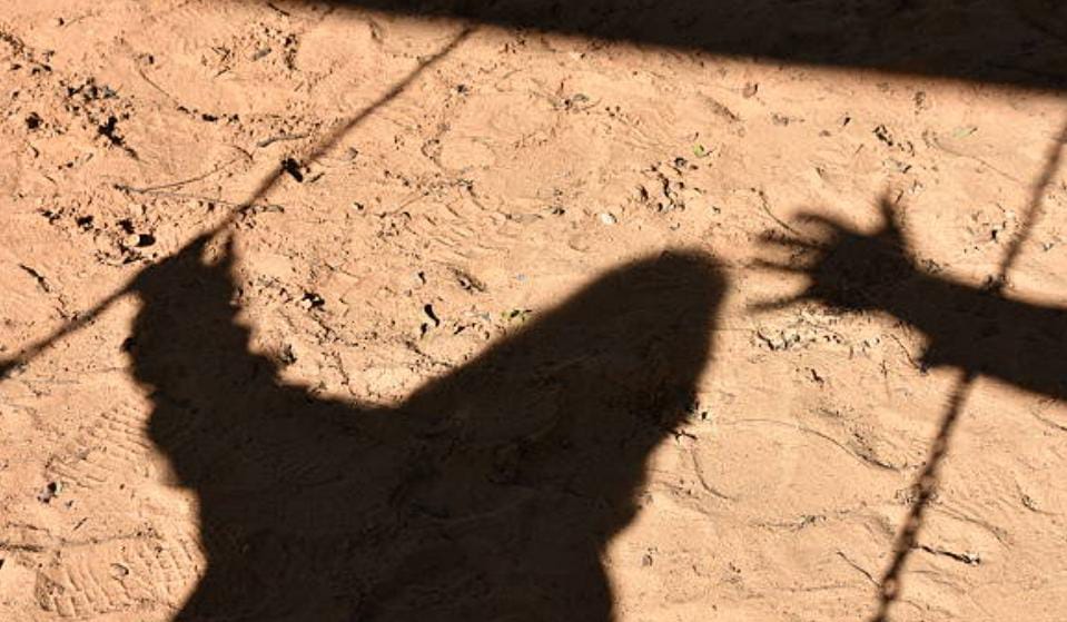 Polisi Buru Guru SD di Jaksel yang Diduga Cabuli Muridnya, Ini Ciri-ciri Pelaku Foto : Ist