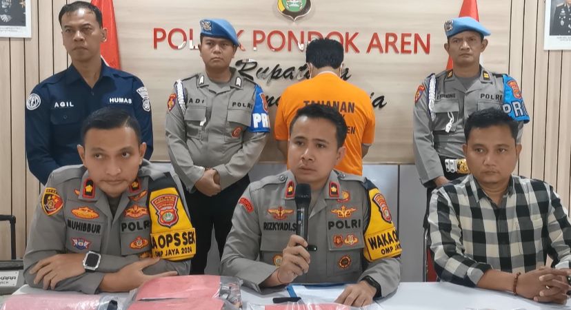 Polisi Ungkap Kasus Penemuan Bayi Di Pondok Aren Wakapolres Tangsel, Kompol Rizkyadi Saputro saat memimpin pengungkapan pelaku pembuang bayi di wilayah Pondok Aren.(dra)