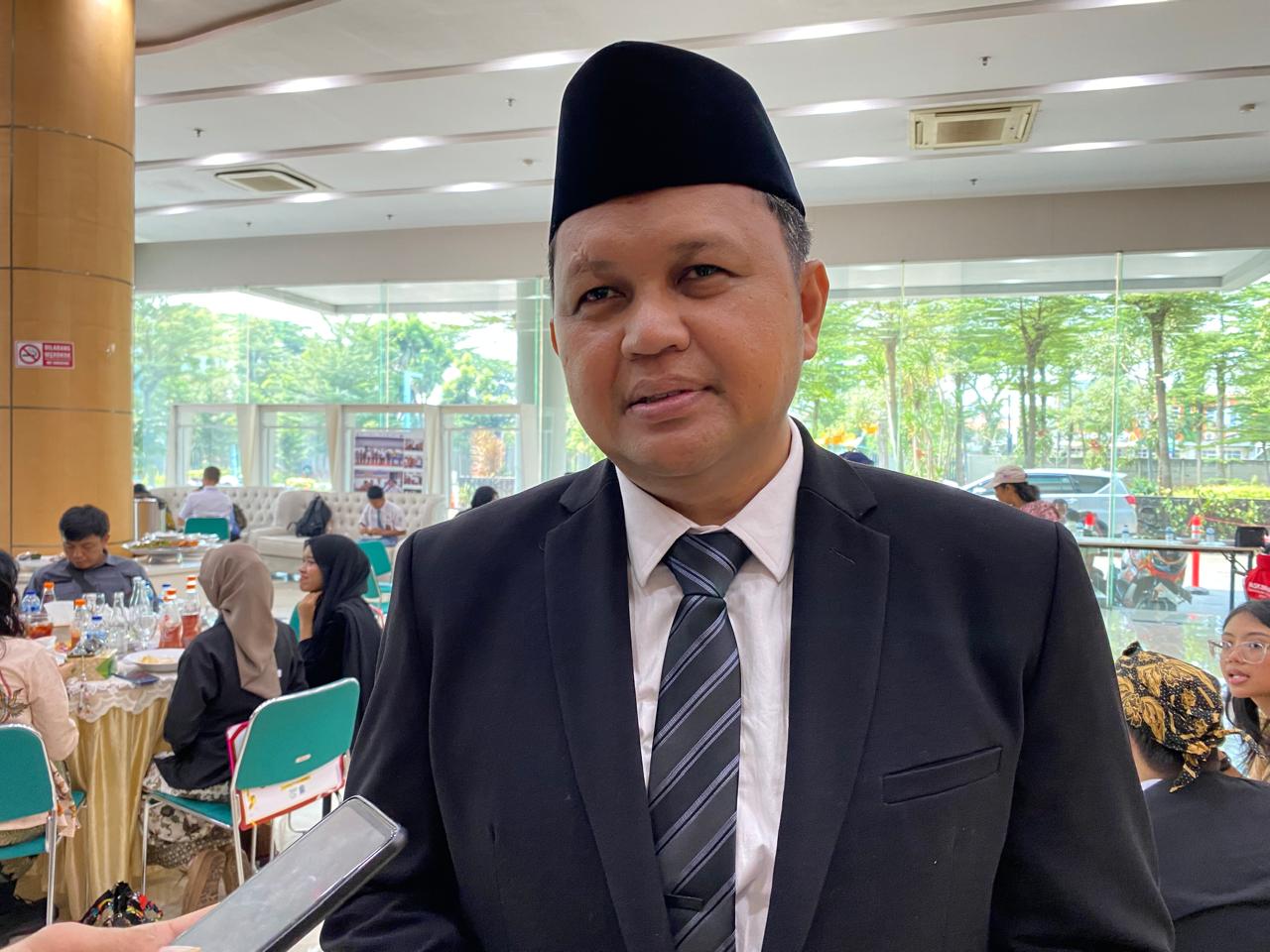 Problema Study Tour ke Luar Kota, Kadisdikbud Tangsel Bereaksi Tegas : Sudah Jelas Sanksinya! LARANG STUDY TOUR. Kadisdikbud Tangsel menegaskan larangan study tour saat dijumpai di Puspemkot Tangsel, Senin (28/10). Foto : Ist
