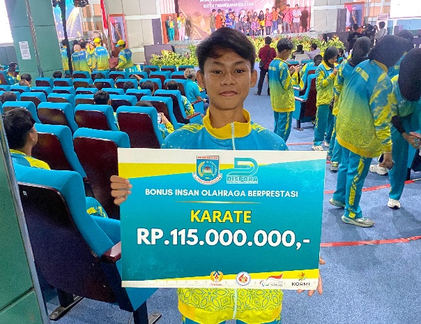 Rafif Atlet Muda Karate Berpretsasi, Raih Emas dan Harumkan Nama Tangsel Rafif atlet Karate kebanggaan Tangsel. Foto : Ist