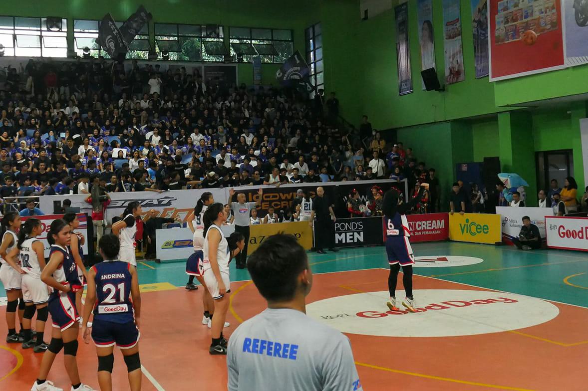 Ratu Basket SMA 70 Gondol Juara, Putra SMA 6 Akhiri Puasa Gelar 2 Tahun Tim basket putri SMA 70 Jakarta tampil sebagai juara. (ist).