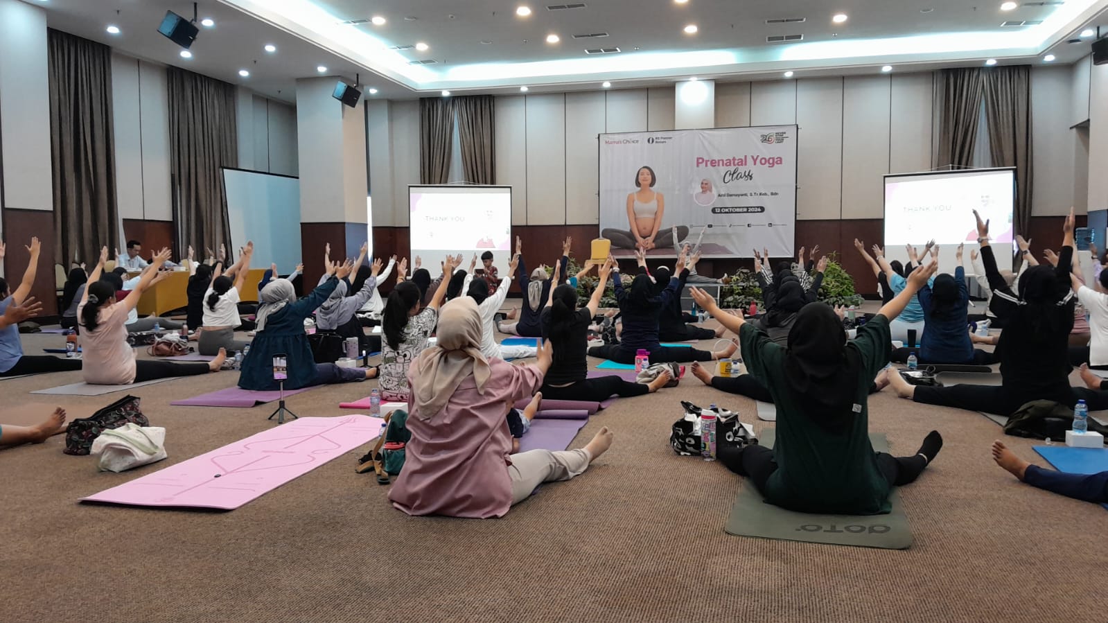 RS Premier Bintaro Gelar Prenatal Yoga Class demi Jaga Kesehatan Ibu Hamil Kegiatan Yoga di RS Premier Bintaro. Foto : Ist