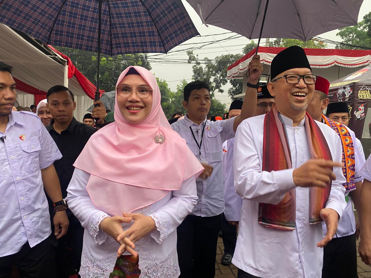 Ruhamaben Sindir Pasangan Petahana Yang Rajin Kampanye Pasangan Ruhama-Shinta saat mendaftarkan diri maju Pilkada 2024 ke KPU Tangsel.(dra)