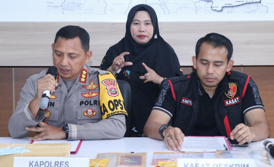 Seorang Ayah Tiri di Tangerang Ditangkap Usai Lecehkan Anak Sambung Kapolres Metro Tangerang Kota, Kombes Zain Dwi Nugroho, tengah melaksanakan konfrensi pers terkait seorang ayah tiri melakukan pelekcehan dan kekerasan terhadap anak sambungnya.(mg.2)
