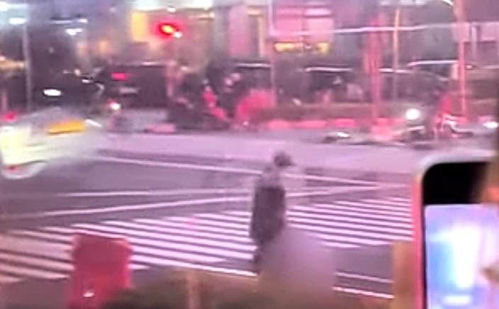 Viral! Pria Depresi Berat Adang TransJ di Jakpus sambil Bawa Sajam Foto : Ist