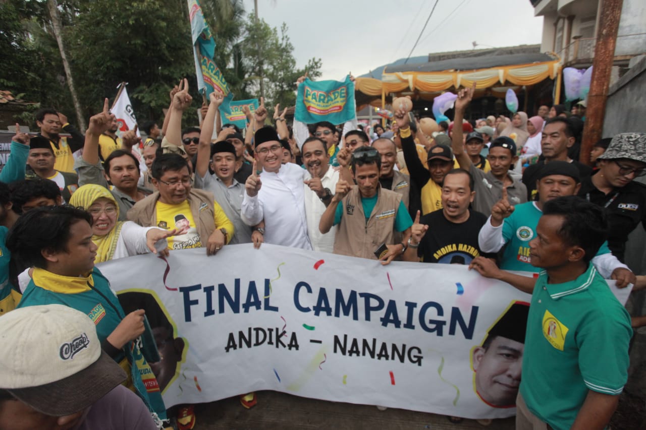 Andika Hazrumy Sudah Kunjungi 981 Titik Calon Bupati Serang nomor urut 1, Andika Hazrumy saat melakukan pertemuan dengan warga di Desa Sukadana, Kecamatan Ciomas, Rabu (20/11).