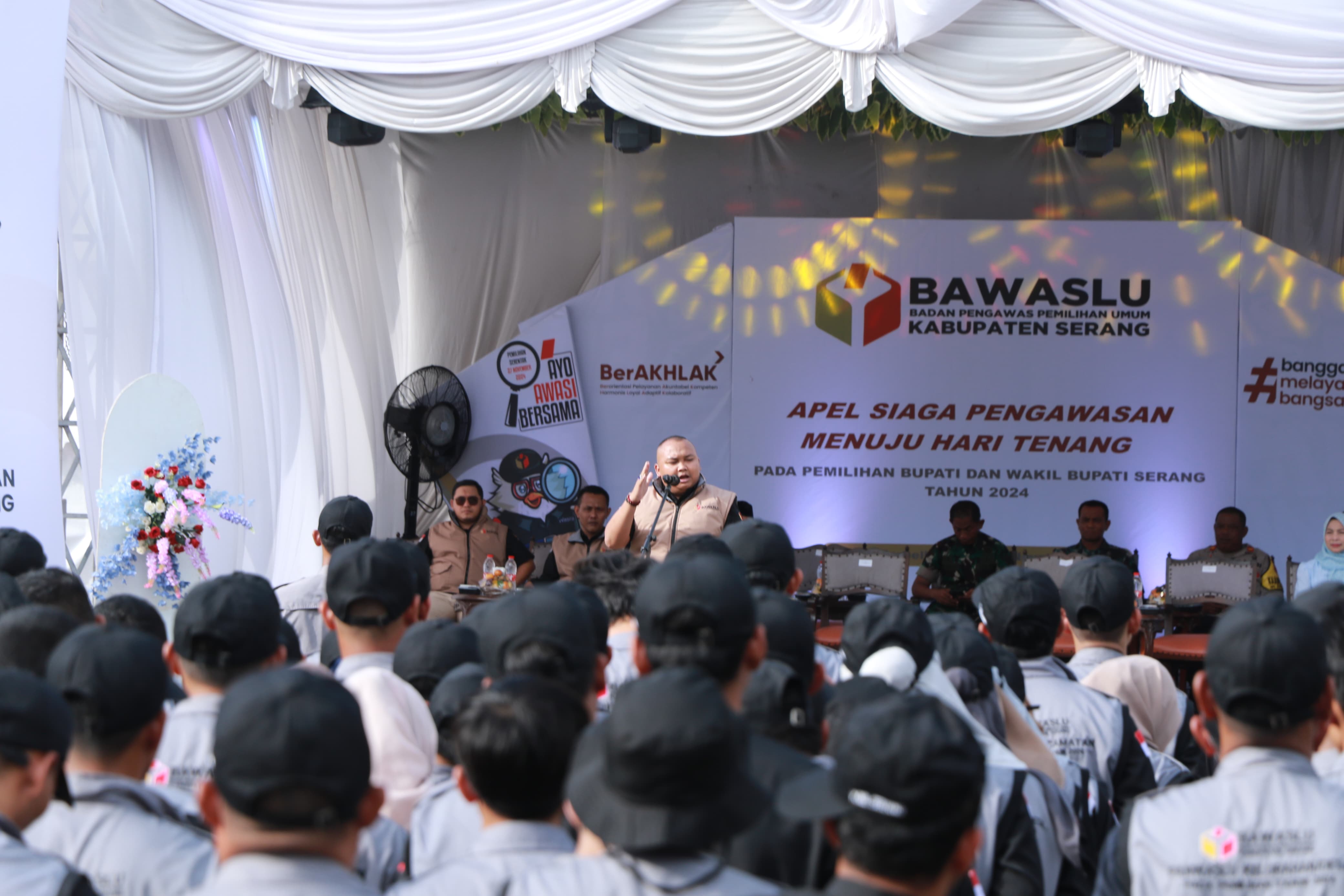 Apel Siaga Pengawasan Pilbup Serang, Komitmen Bersama Jaga Kondusifitas Badan Pengawas Pemilu melaksanakan Apel Siaga Pengawasan Menuju Hari Tenang pada Pemilihan Bupati dan Wakil Bupati Serang Tahun 2024, di lapangan salah satu hotel di Kecamatan Anyar pada Kamis (21/11).