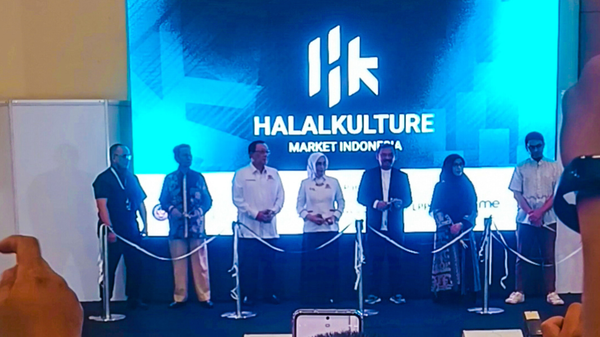 Halal Kulture Market 2024, Ajak Para Muslim Muda Healing di ICE BSD Seremoni pembukaan Halal Kulture Market 2024 di ICE BSD Hall 3-3A, Kabupaten Tangerang, Jum'at (01/11/2024). (tangselpos.id/lim)