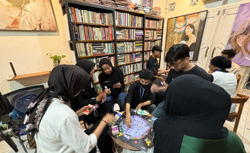 HMPS Jurnalistik UIN Jakarta Gelar Kampanye Peduli Lingkungan dengan Bermain Board Game Foto : Mg. ABI