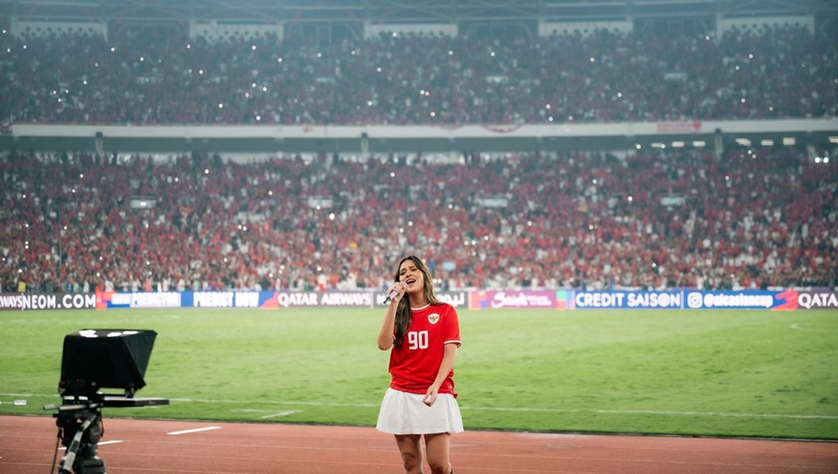 Kualifikasi Piala Dunia 2026 Penyanyi Raisa saat tampil menghibur laga Indonesia vs Australia. Foto : Ist