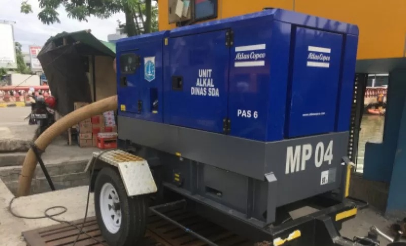 Miris, Pompa Pengendali Banjir Di Jakarta Dicuri Dan Rusak Pompa mobile disiagakan dalam rangka antisipasi banjir. Foto : Ist