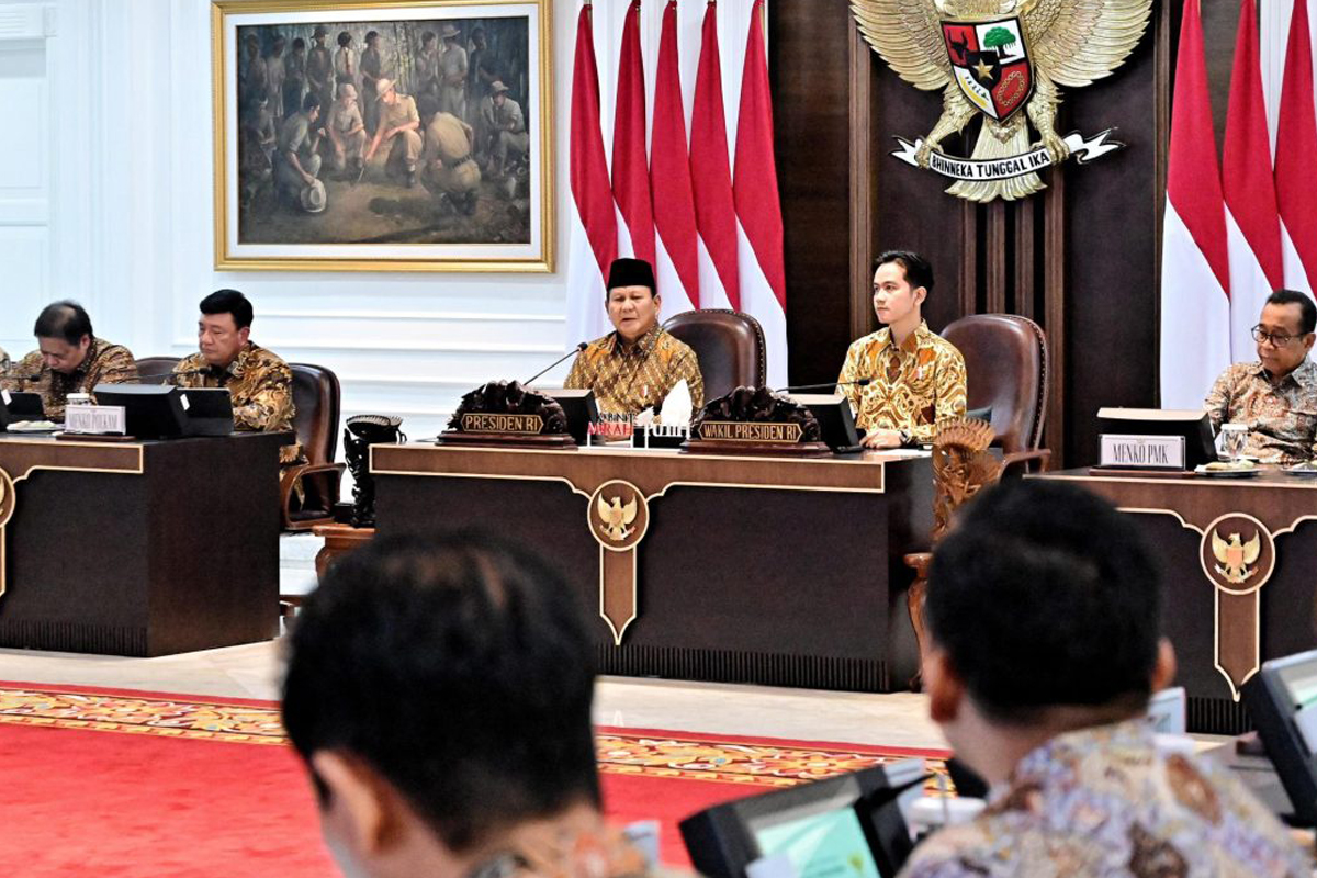 Prabowo Izinkan Menteri Telepon Langsung Ke Dirinya Presiden Prabowo saat memimpin sidang Kabinet. Foto : Ist