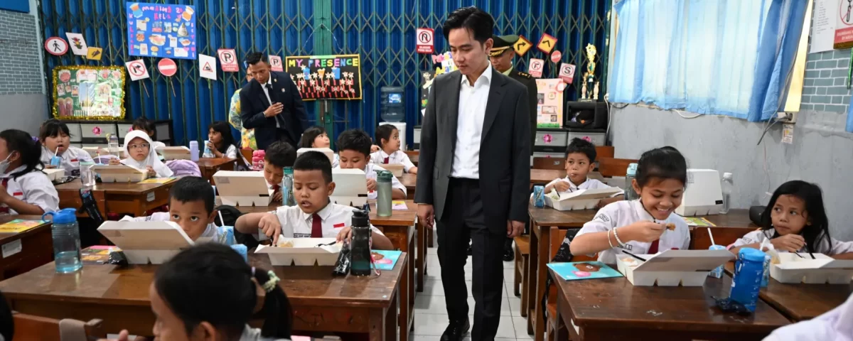 Wapres Gibran saat monitoring MBG di SDN 03 Jakarta. Foto : Ist