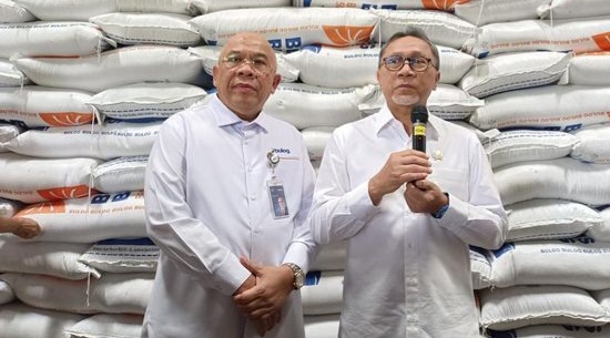 Stok Beras Aman Terkendali, Tak Ada Lagi Impor Menko Pangan Zulkifli Hasan (kanan) saat konferensi pers. Foto : Ist