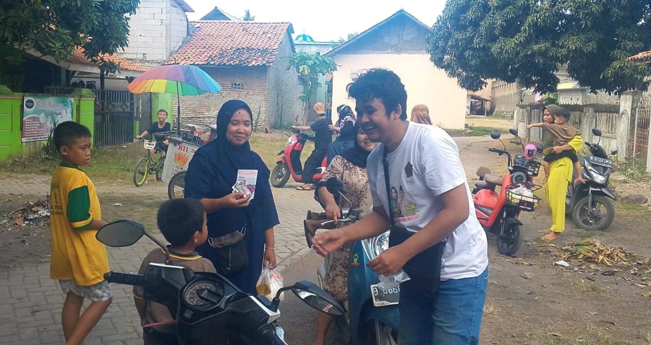 Tekan Stunting, Brigade Sabara Banten Bawa Visi Misi Airin Ade Sumardi Dalam Bentuk Vitamin Rakyat Pembagian.Brigade Sabara Banten bagikan vitamin untuk cegah stunting sebagai visi misi Calon Gubernur dan Wakil Gubernur Banten Airin-Ade. Foto : Ist