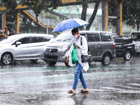 Apakah Akan Hujan Di Jakarta? Simak Info BMKG Untuk Cuaca Selasa Hujan ringan akan turun siang hari di Jakarta. Foto : Ist