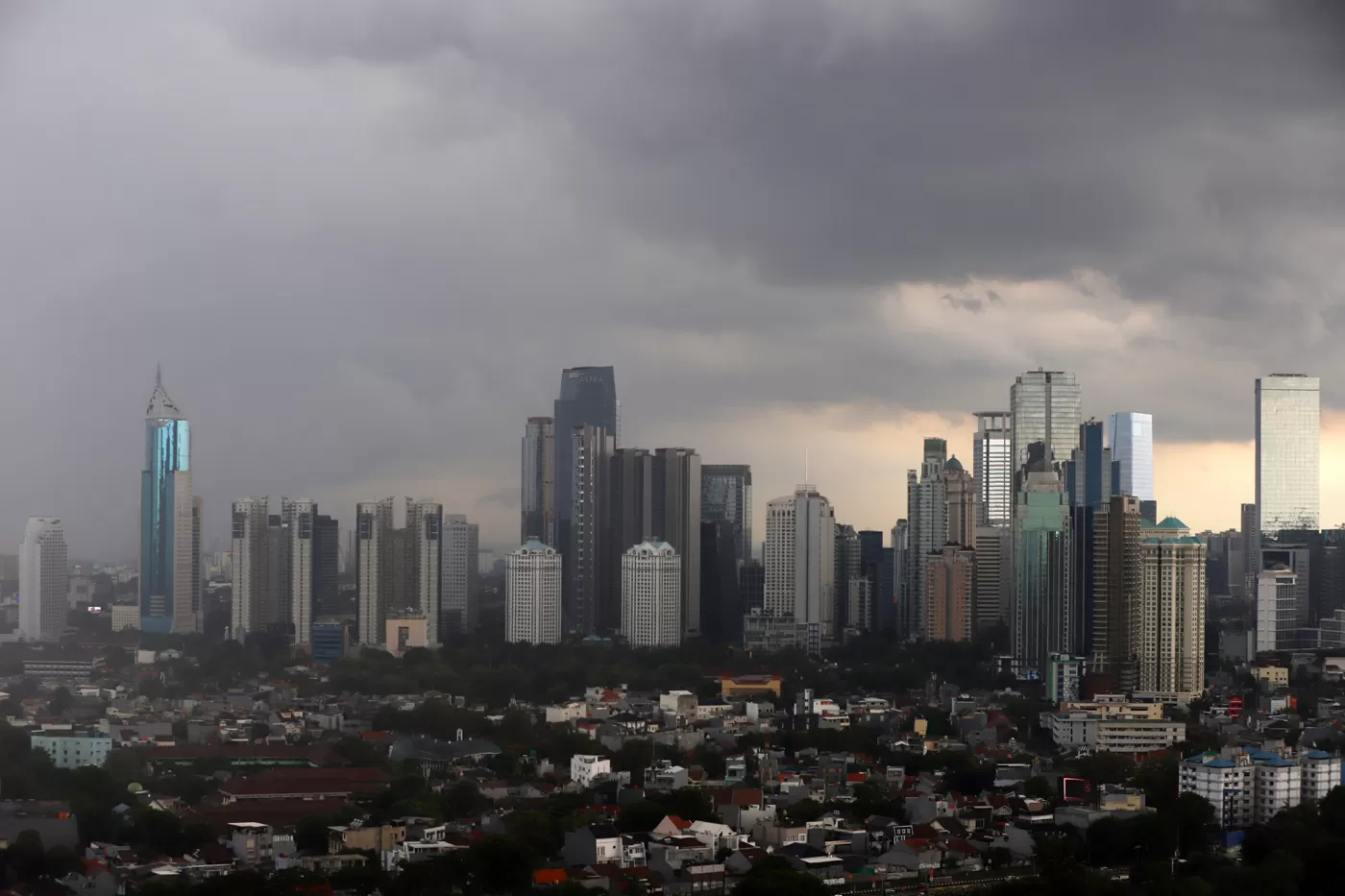 Cuaca Di Jakarta Senin (9/12), Apakah Hujan Atau Panas? Awal tebal menyelimuti Kota Jakarta. Foto : Ist