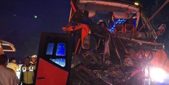 Jenazah Warga Tangerang Korban Kecelakaan Maut di Tol Cipularang Tiba di Rumah Duka Kondisi bua rombongn peziarah dari Tangerang. Foto : Ist