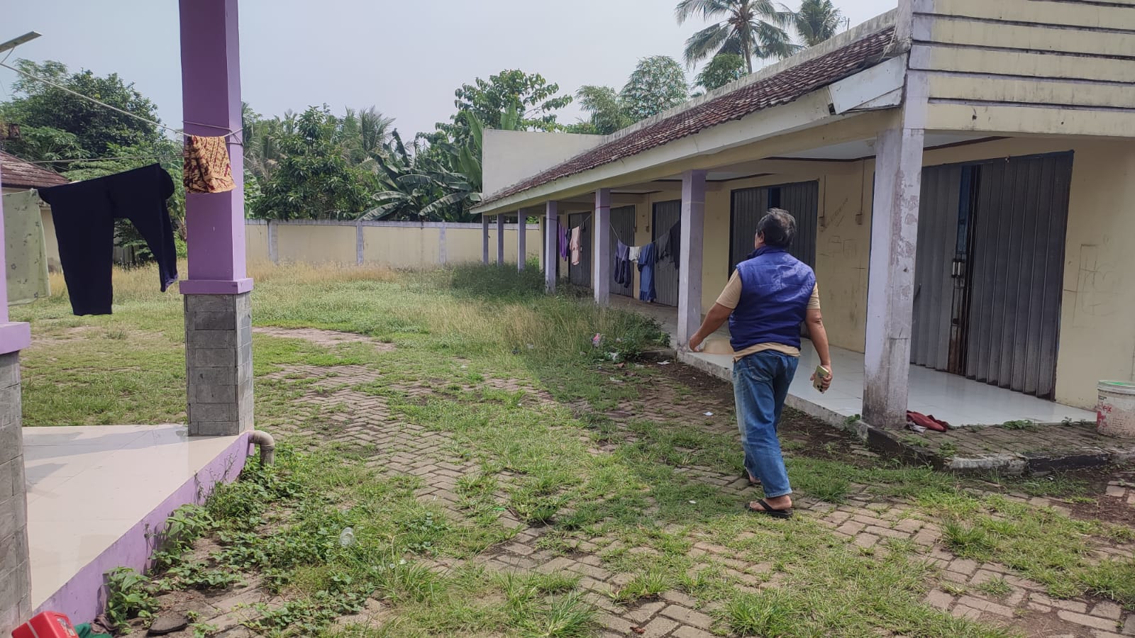 Bertahun-tahun Tiga Terminal Terbengkalai Kondisi Salah satu terminal angkot di Kecamatan Carita, Kabupaten Pandeglang yang tidak difungsikan pemerintah.(pal)