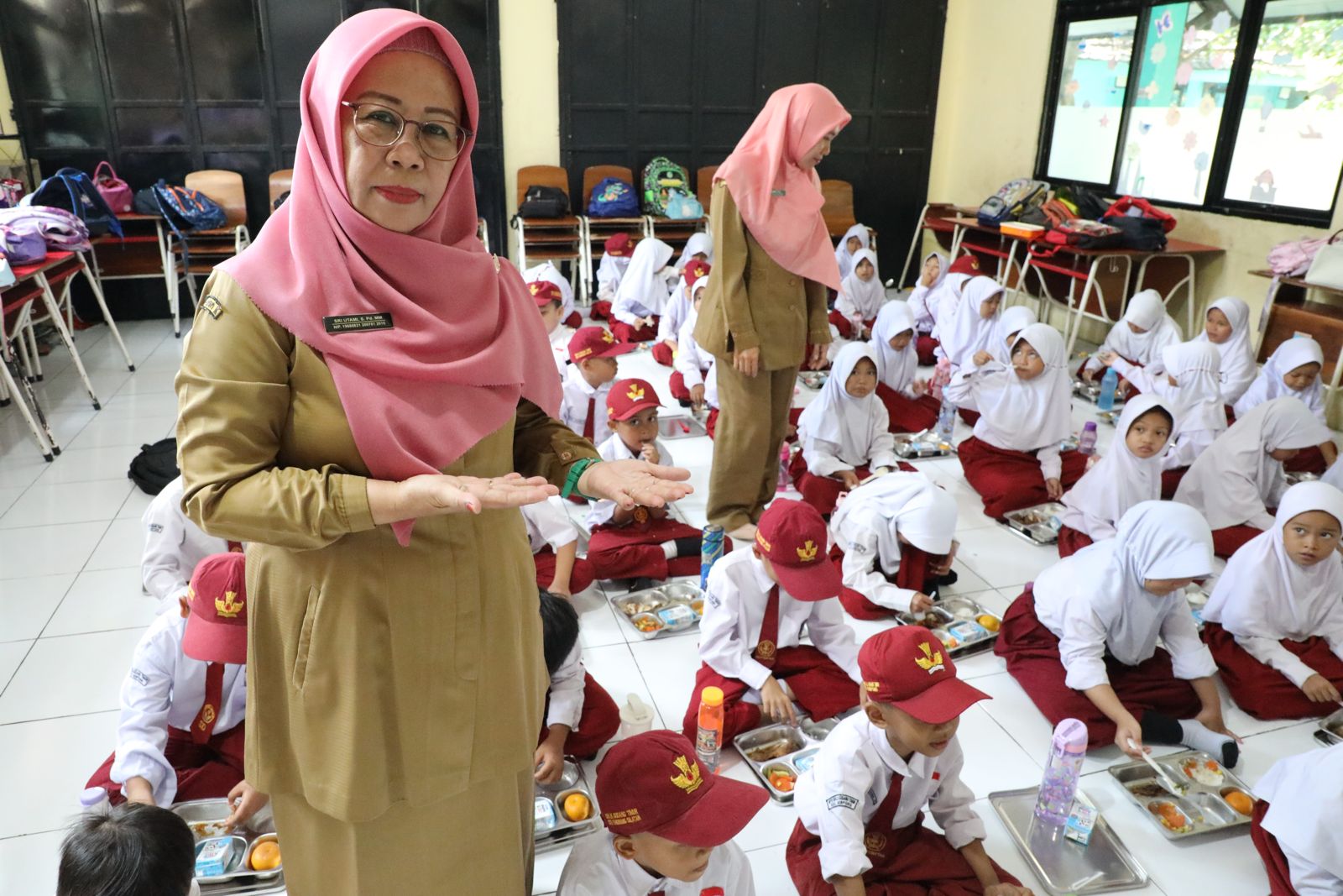 Hari Pertama Makan Bergizi Gratis di SDN Lengkong Gudang Timur, Ini Menunya Foto : Donal Husni