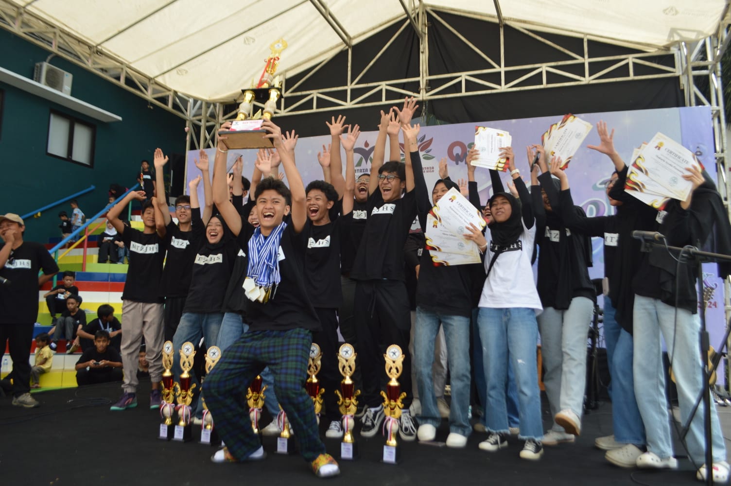 Keseruan Happy Week 2024 di SMP Mumtaza Islamic School : Penuh Semangat dan Kebersamaan Foto : Ist