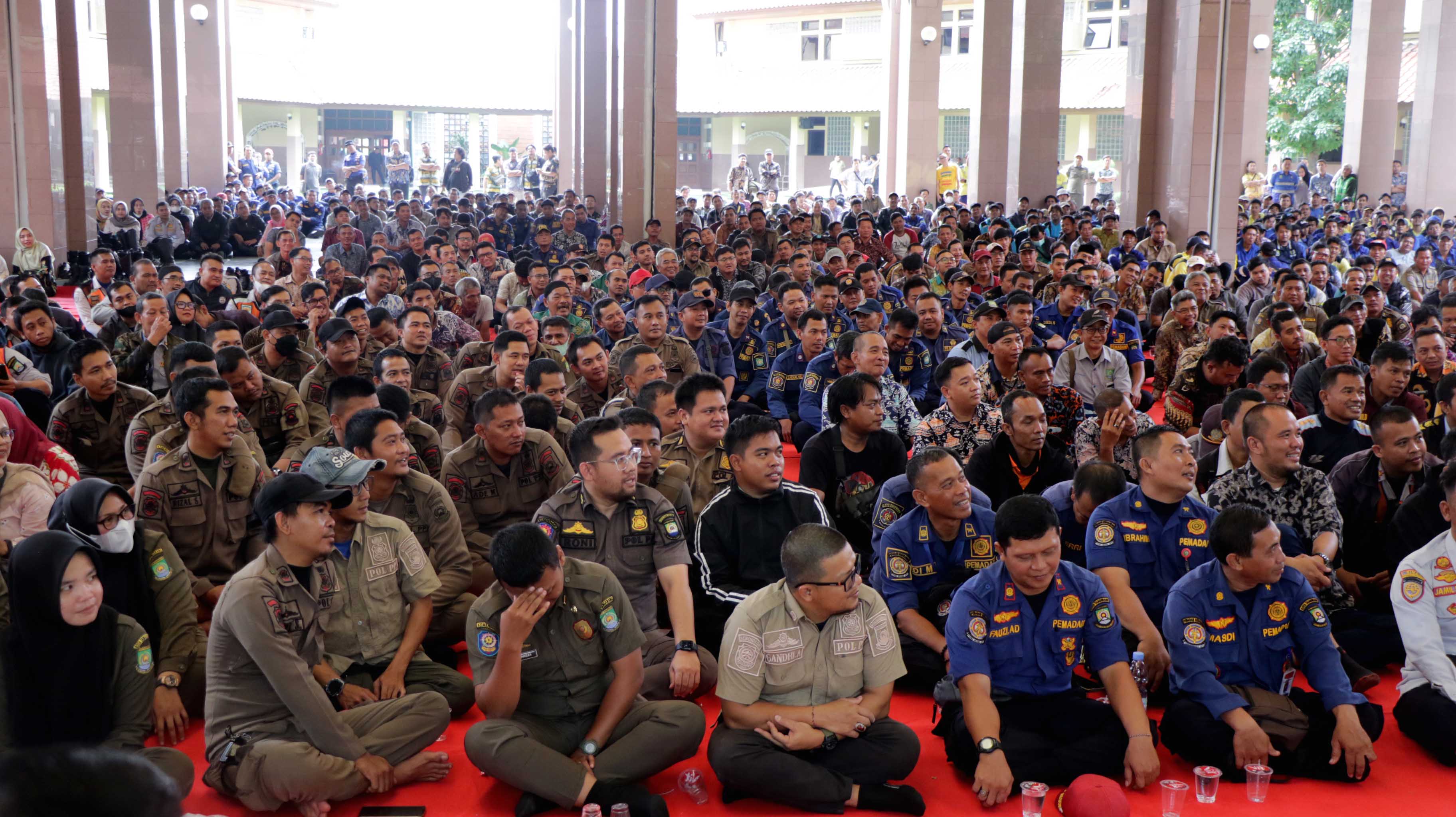 PPPK Paruh Waktu Jadi Tetap Secara Bertahap Para tengah honorer menyimak sosialisasi kebijakan PPPK Paruh Waktu bersama ratusan tenaga honorer di lingkungan Pemkot Tangerang, Kamis (16/1).
