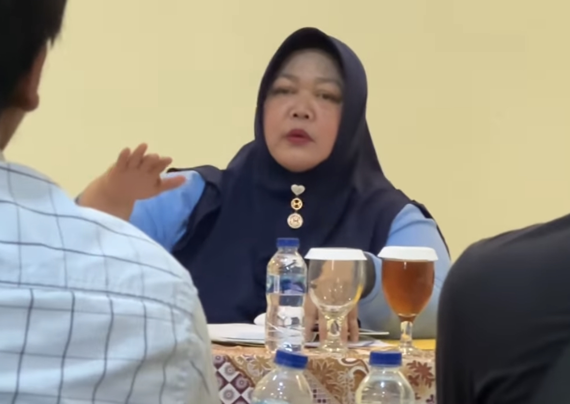 Target Pendapatan Perumdam Tirta Berkah Pandeglang Dinaikan Rp 200 Juta Direktur Utama Perumdam Tirta Berkah Pandeglang, Euis Yuningsih sedang menjelaskan target pendapatan tahun 2025, saat konferensi pers beberapa waktu lalu.(pal)