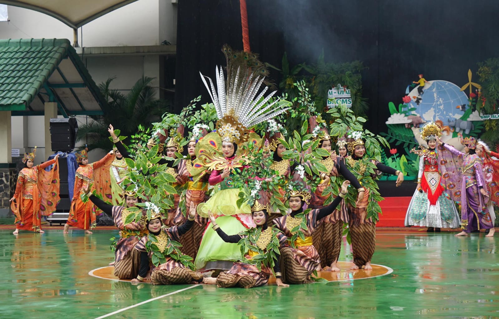 Universal 2025 SMP Islam Al-Azhar BSD Resmi Dimulai SMP Islam Al Azhar BSD, gelar kegiatan Opening Opening Ceremony Universal 2025 dengan tajuk World of Dream Save The Mother Nature, di Lapangan sekolah Al-Azhar BSD, Serpong, kemairn.
