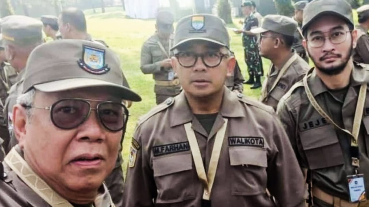 Bagikan Momen Bareng Sanusi Bupati Malang, Hingga Jeje Bupati Bandung Barat saat Retreat Benyamin Davnie tampak sangat antusias menjalani berbagai rankaian orientasi atau retreat bersama seluruh kepala daerah di Magelang, Jawa Tengah, mulai sejak Sabtu (21/2) lalu. ( Foto : Instagram Benyamin Davnie)