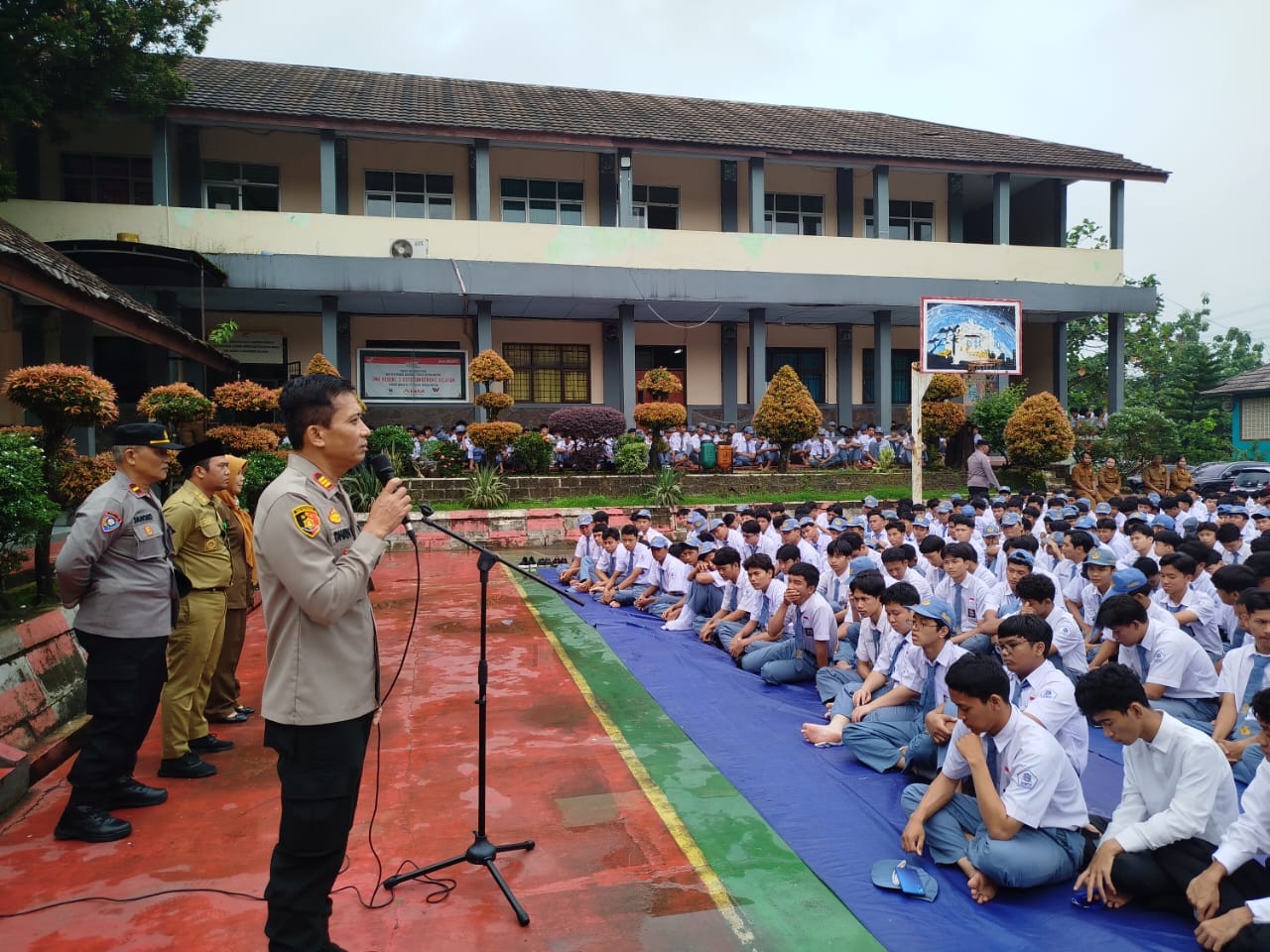 Di Hadapan 1070 Siswa SMKN 3 Tangsel, Polisi Imbau Hindari Tawuran & Jauhi Narkoba Jajaran Polsek Cisauk kembali menggelar sosialisasi Cegah Tawuran Antarpelajar (Cetar). (Ist)