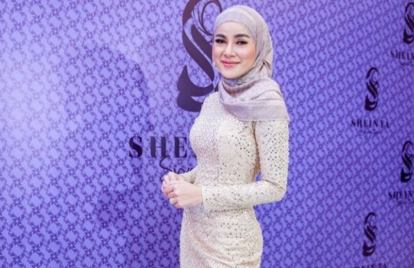 Gagal Dua Kali Menikah, Olla Ramlan Enjoy Jadi Single Parent Foto : Ist