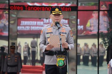 Kapolres Tekankan Pentingnya Kehadiran Polri Di Masyarakat Kapolres Tangael AKBP Victor DH Inkriwang saat memimpin acara Apel Hari Kesadaran Nasional di Markas Polres Tangsel.