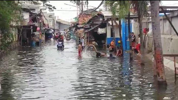 37 RT Di Jakarta Masih Terendam Banjir Banjir fi Kelurahan Rawa Buaya. Foto : Ist