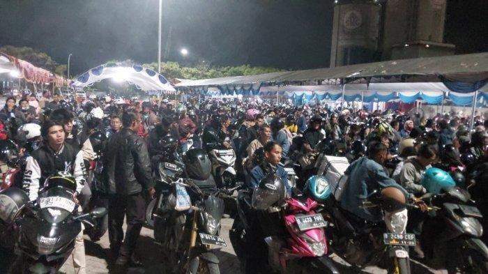 ASDP Perkuat Layanan Pemudik Motor di Pelabuhan Ciwandan Abtrean sepeda motor di Pelabuhan Ciwandan, Cilegon, Banten. Foto : Ist