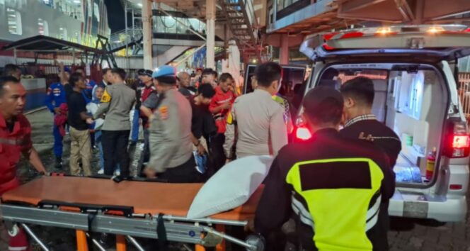 Pasutri Tercebut ke Laut saat Proses Masuk Kapal di Pelabuhan Merak Foto : Ist