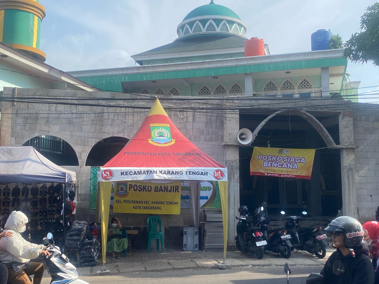 Puskesmas Pedurenan Layani Korban Banjir di Masjid Al Irsyad, Siaga hingga Besok Foto/TP
