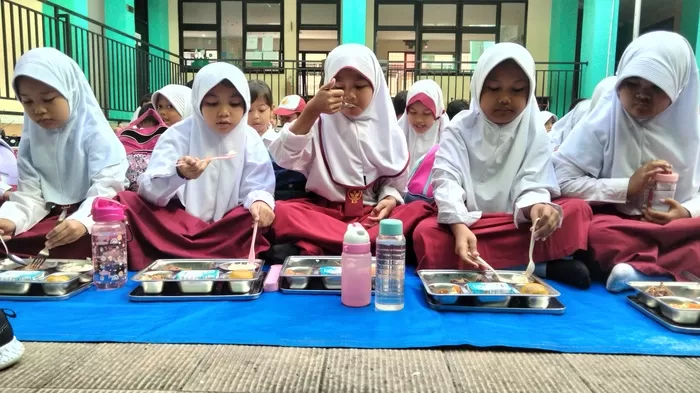 September Dana Tambahan Makan Bergizi Gratis 100 T Cair Ilustrasi. Foto : Ist