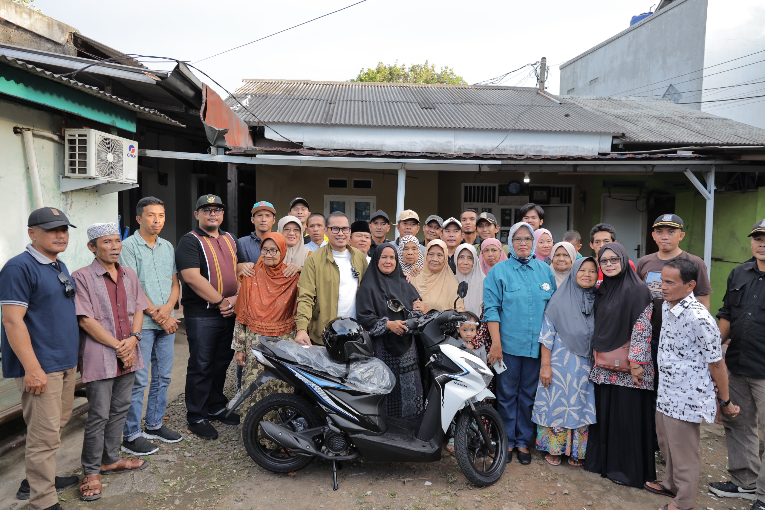 Pilar Beri Motor Baru untuk Bu Narnih, Pesapon yang Dicuri saat Bertugas H+3 Lebaran Foto : Ist