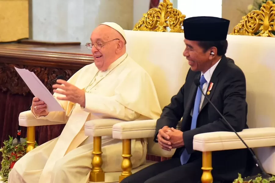 Presiden Prabowo Tunjuk Jokowi Serta Jonan Hadiri Pemakaman Paus Fransiskus Di Vatikan Paus Fransiskus saat lawatan di Indonesia pada September 2024. Foto : Ist
