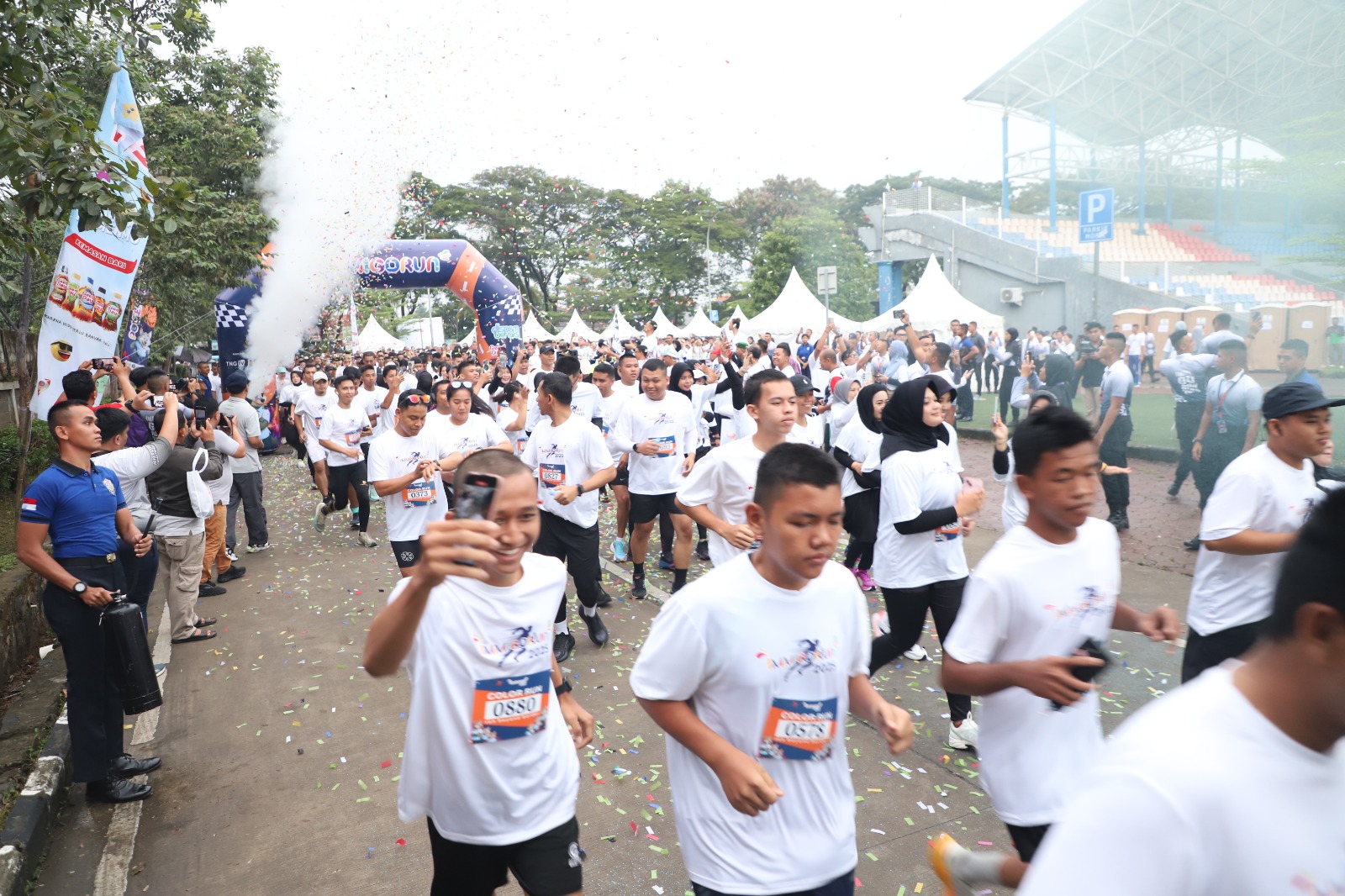 1.700 Orang Meriahkan Gelaran IMMIGORUN 2025 Sebanyak 1.700 peserta tampak mengikuti gelaran lari massal bertajuk IMMIGORUN 2025 yang berlangsung di Stadion Benteng Reborn, Minggu (25/5).