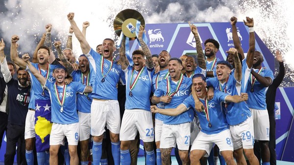 Antonio Conte Antar Napoli Juara Liga Italia Juara Liga Italia Napoli. Foto : Ist