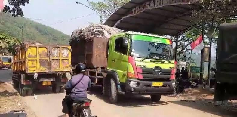 Dewan Ngaku Malu Armada Sampah DLH Amburadul & Jelek DPRD Kota Tangsel mendukung pembaharuan angkutan truk pengangkut sampah di Kota Tangsel.