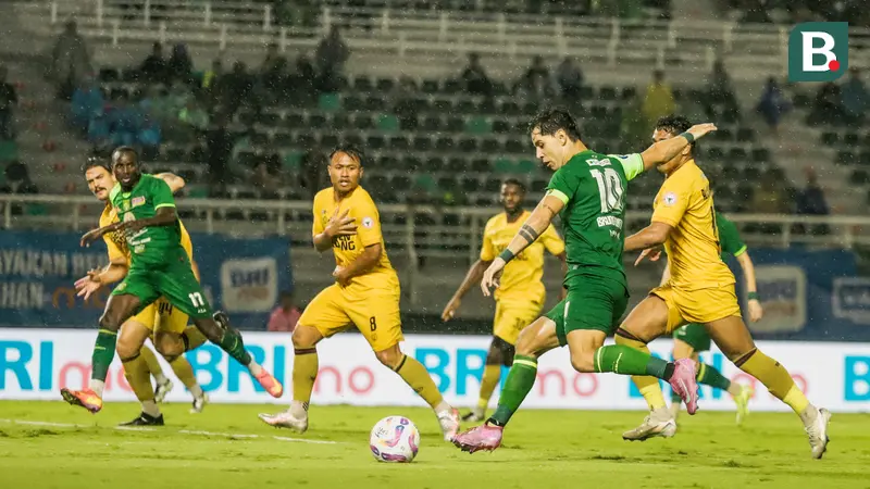 Ditahan Semen Padang, Persebaya Tatap Runner Up Liga Indonesia Laga Persebaya vs Semen Padang. Foto : Ist