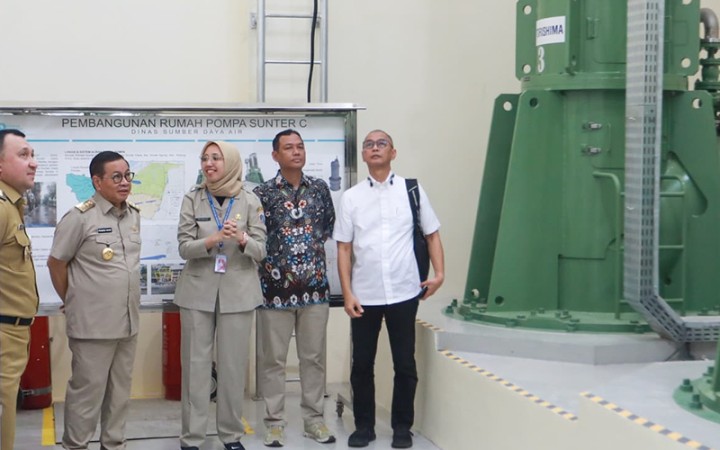 DKI Bangun 13 Rumah Pompa Baru Buat Atasi Banjir Gubernur Pramono saat meninjau rumah pompa di Sunter. Foto : Ist